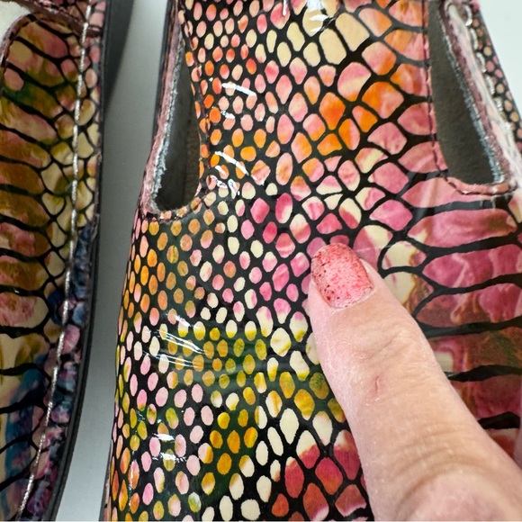 Alegria Classic Clogs EU 40 US 9.5 / 10 Rainbow Snake Patent Leather Print Shoes - Picture 9 of 15